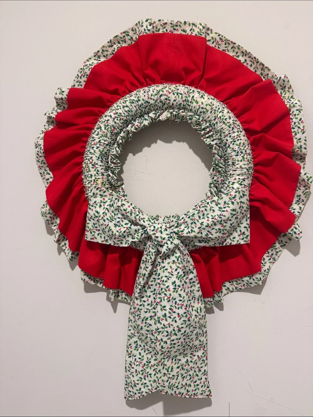 Vintage Polyester Red & Cream Floral Ruffled Bow Reef